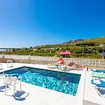 Villa Maria Gomez *